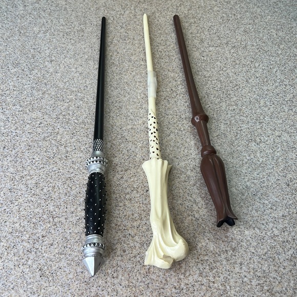 Lot of three  Harry Potter Wands Luna Lovegood Deathly Hallows Narcissa Malfoy - Picture 3 of 17